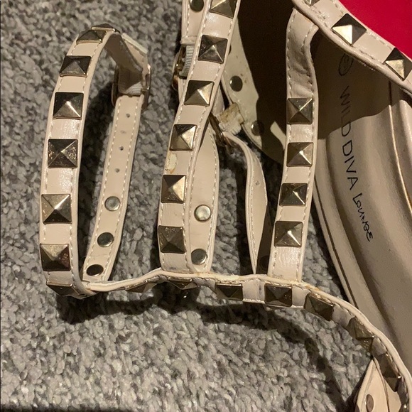 COPY - Red rock stud pointy toe heels - Picture 9 of 10